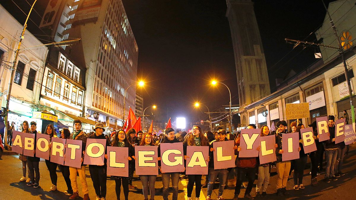 Multitudinaria manifestación en Chile a favor del aborto