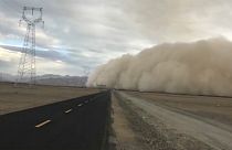 Gigantischer Sandsturm fegt über chinesische Stadt Golmu