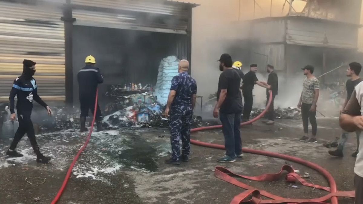 شاهد: مقتل شخص في حريق في أحد أسواق بغداد