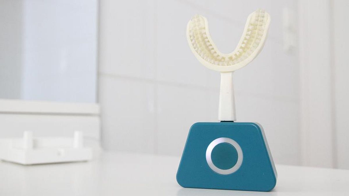 فرشاة مبتكرة تنظف أسنانك بعشر ثوانٍ فقط !