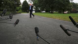 Beyaz Saray sorularını beğenmediği CNN muhabirini engelledi