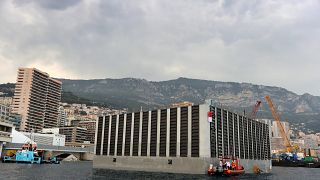 Pose de la 1ère extension d'un terrain gagné sur la mer à Monaco