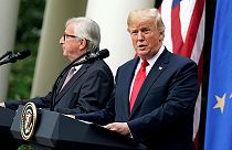 Video: Weist Juncker Trumps freundschaftliche Hand zurück?