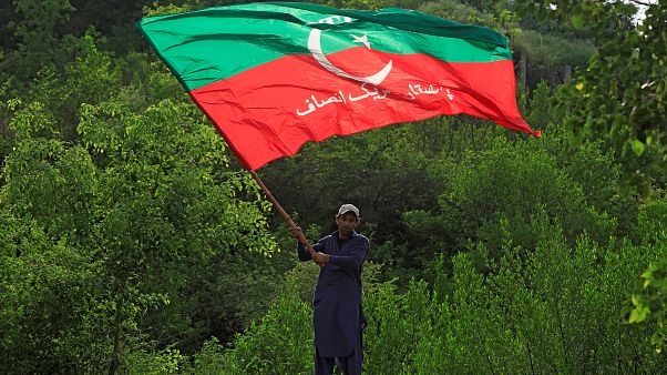 Pakistan: Ex-Kricket-Star erklärt sich zum Wahlsieger Pakistan: Ex-Kricket-Star erklärt sich zum Wahlsieger