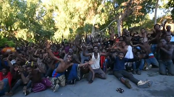 Hunderte Migranten stürmen gewaltsam in spanische Nordafrika-Exklave Ceuta Hunderte Migranten stürmen gewaltsam in spanische Nordafrika-Exklave Ceuta