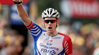 Arnaud Démare pasa del infierno al paraíso en el Tour de Francia