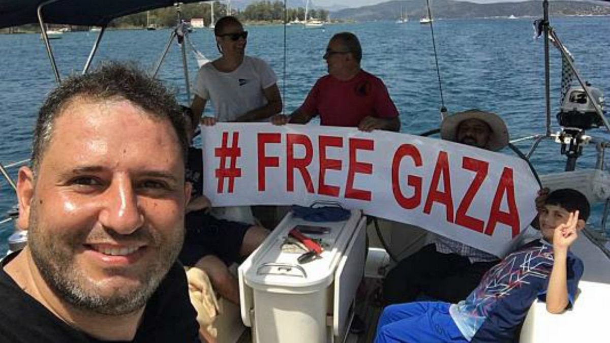 اليونان تمنع سفينة تقل ناشطين أردنيين من الالتحاق بسفن لكسر الحصار عن غزة 