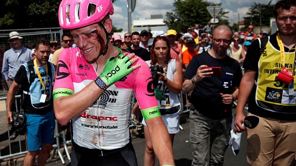 Les coureurs mordent la poussière du Tour Les coureurs mordent la poussière du Tour