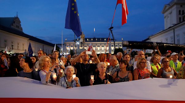Ismét a lengyel bírósági reform ellen tüntettek Ismét a lengyel bírósági reform ellen tüntettek