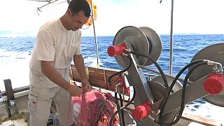 Dos pescadores, héroes en Grecia