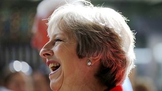 رئيسة وزراء بريطانيا تقرر ترك خلافات البرلمان لتقضي إجازتها الصيفية