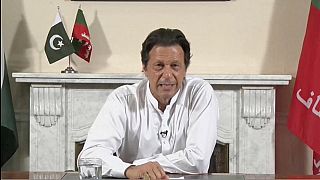 Pakistan muhalefeti yenilgiyi kabul etti, kriket starı başbakan oluyor