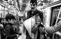 دختری که با عکس‌هایش از مترو حال‌ و‌ هوای تهران را روایت می‌کند