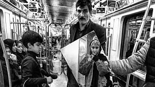 دختری که با عکس‌هایش از مترو حال‌ و‌ هوای تهران را روایت می‌کند