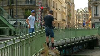 الصيد في شوارع باريس