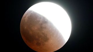 Espectacular eclipse total y "Luna de sangre"