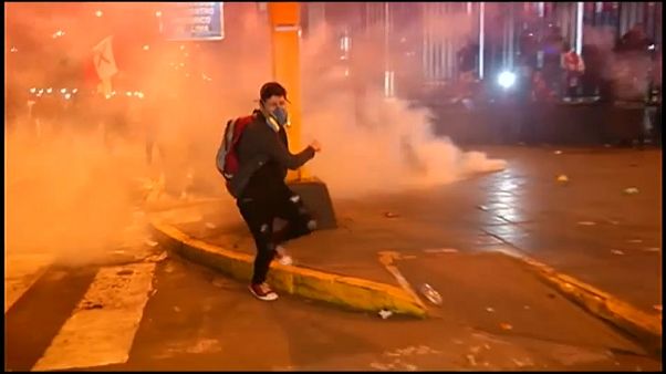 Miles de peruanos salen a las calles para protestar contra la corrupción Miles de peruanos salen a las calles para protestar contra la corrupción