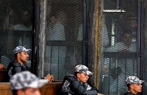 عدد من المشتبه بهم خلف القضبان في محكمة الجنايات بالقاهرة تحت حراسة أمنية 