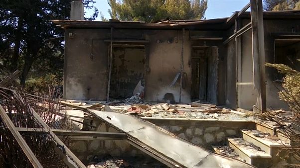 Yunanistan yangını: Ölü sayısı en az 88'e yükseldi, kayıplar aranıyor Yunanistan yangını: Ölü sayısı en az 88'e yükseldi, kayıplar aranıyor