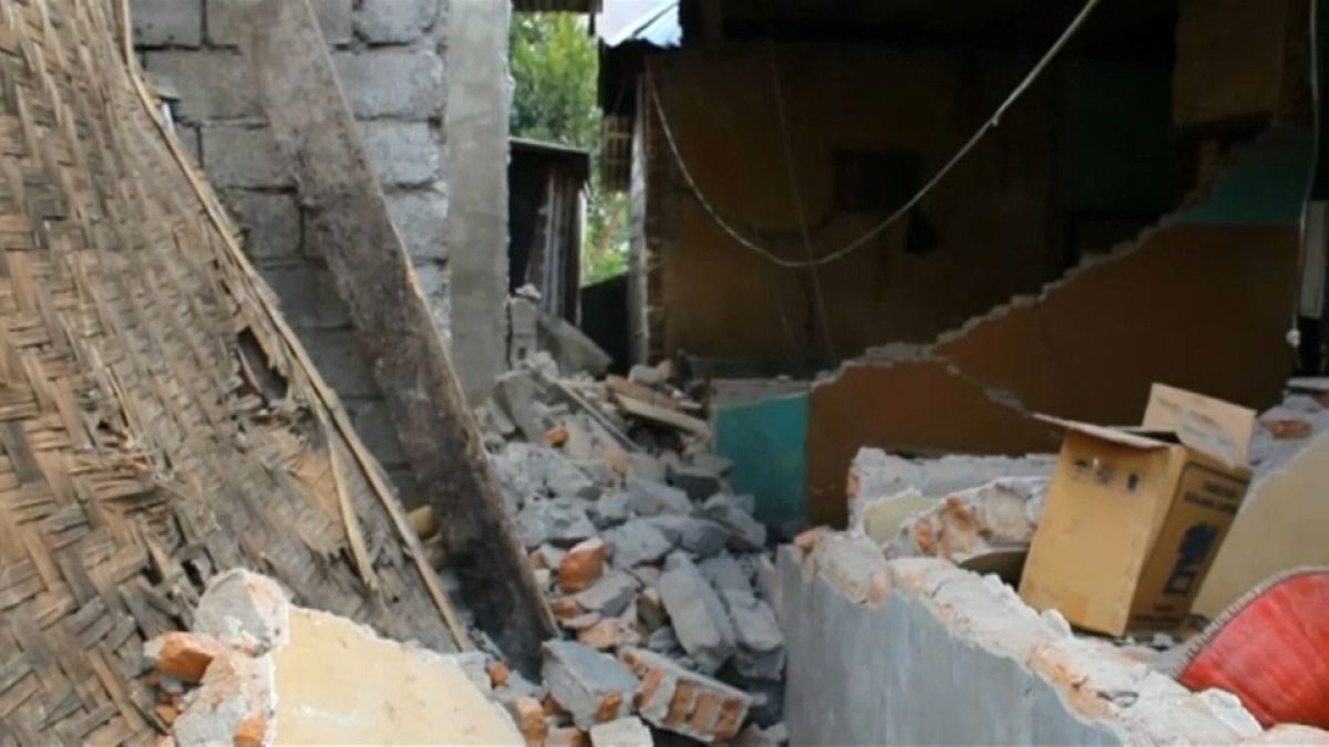 Ανεβαίνει ο αριθμός των νεκρών από τον σεισμό στο Λόμποκ