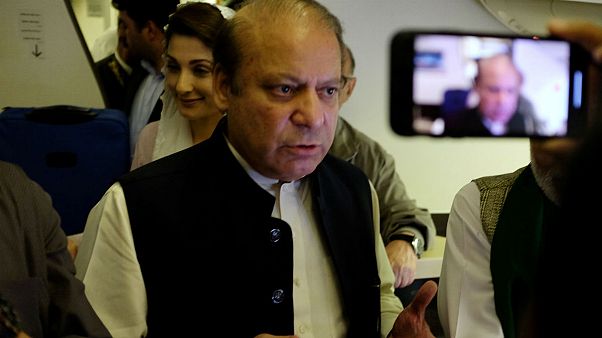 پاکستان؛ نواز شریف به دلیل مشکلات قلبی به بیمارستان منتقل می شود پاکستان؛ نواز شریف به دلیل مشکلات قلبی به بیمارستان منتقل می شود