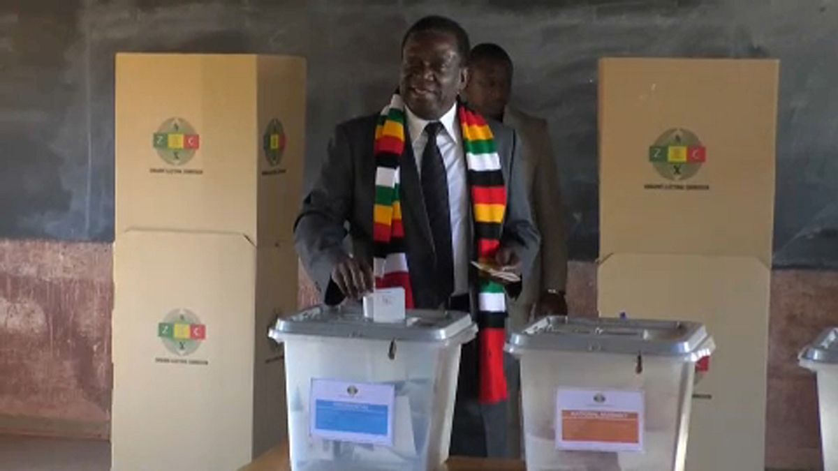 Candidatos favoritos às presidenciais no Zimbabué já votaram