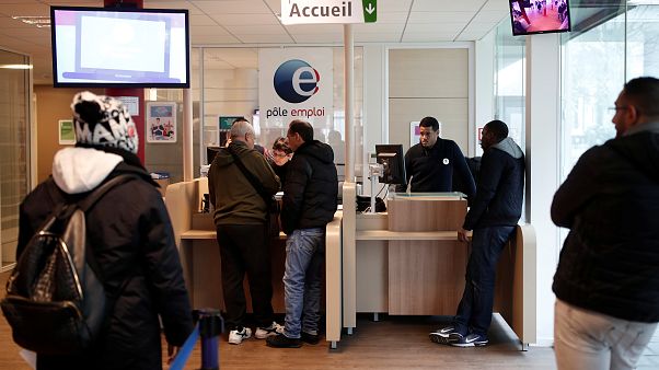 Álláskeresők egy Aubervilliers-i irodában, Párizs közelében Álláskeresők egy Aubervilliers-i irodában, Párizs közelében