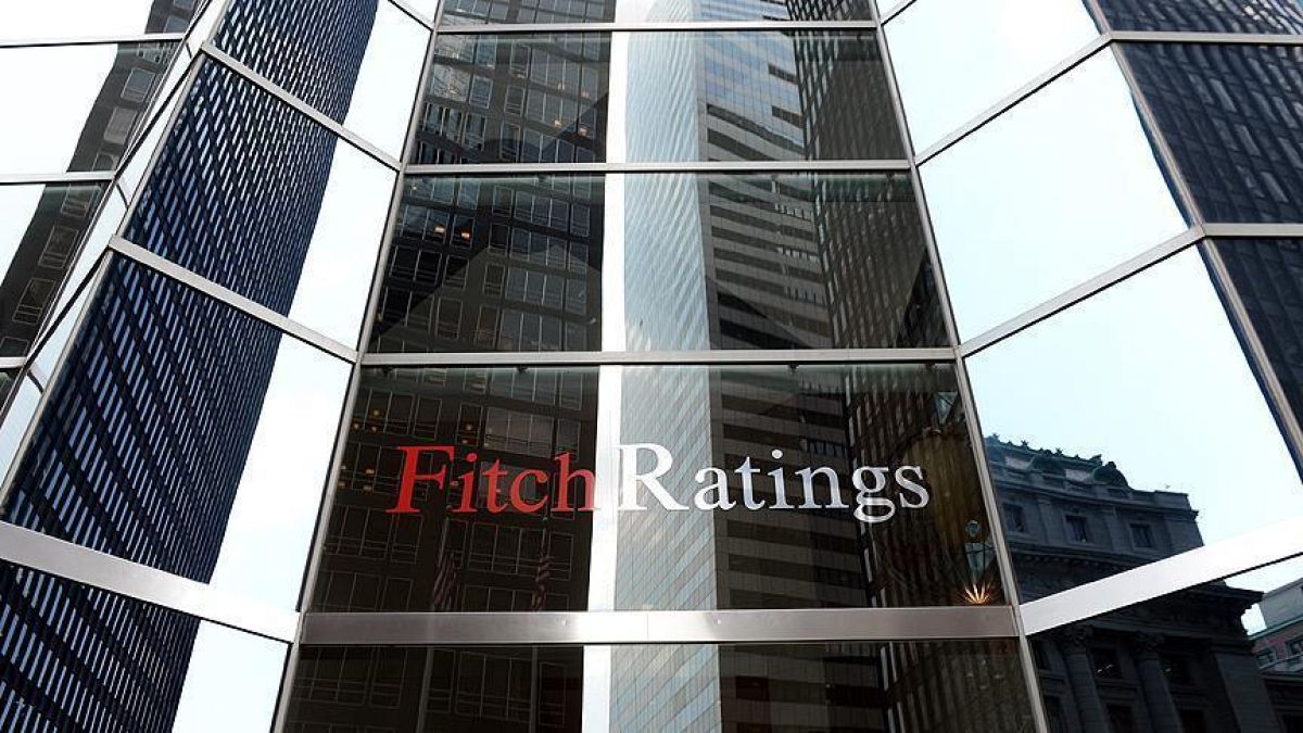 Fitch: Türk bankaları negatif görünümlü çoklu riskler yansıtıyor