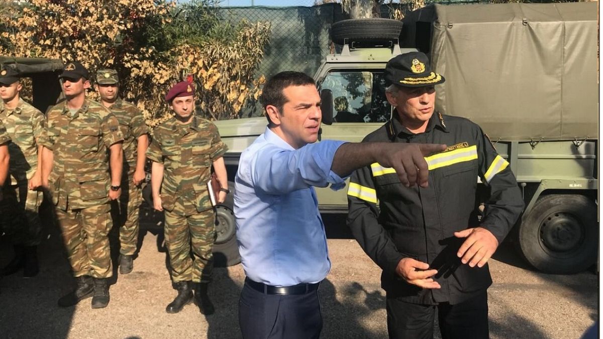 Tsipras visita la zona cero del trágico incendio