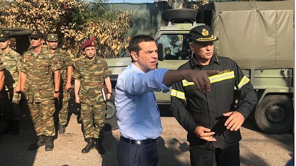 Tsipras visita la zona cero del trágico incendio Tsipras visita la zona cero del trágico incendio