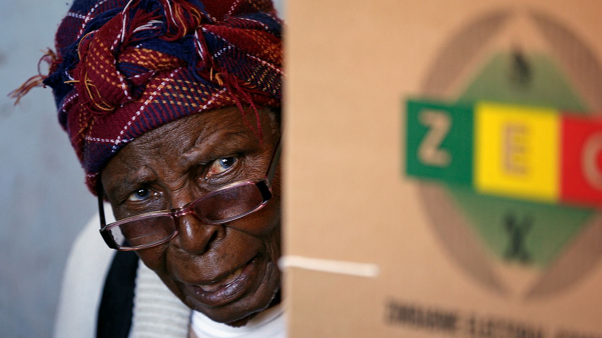 تصويت بنسبة 75% في انتخابات زيمبابوي الحاسمة بعد خريف موغابي