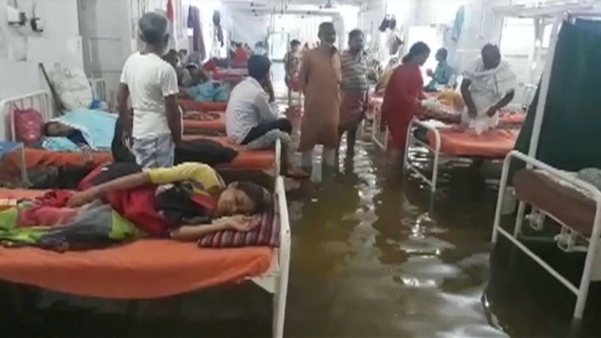 شاهد: المياه القذرة تغزو مستشفى في ولاية بيهار