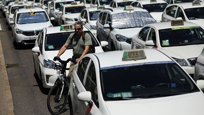 Uber'i protesto eden taksiciler İspanya'da kontak kapattı