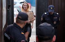 Ativistas das Pussy Riot detidas à saída da prisão
