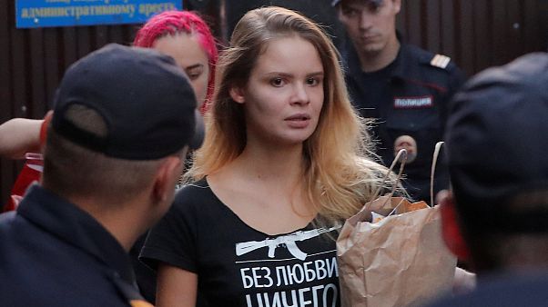 Russland: Pussy-Riot-Flitzer nach Arrest-Entlassung wieder verhaftet Russland: Pussy-Riot-Flitzer nach Arrest-Entlassung wieder verhaftet
