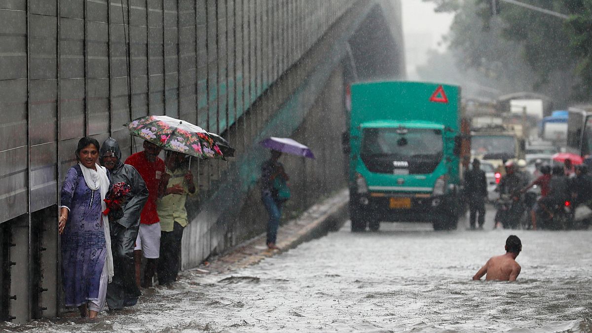 Muson yağmurları Hindistan'a ölüm yağdı