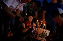 Gregos homenageiam vítimas do incêndio de Mati