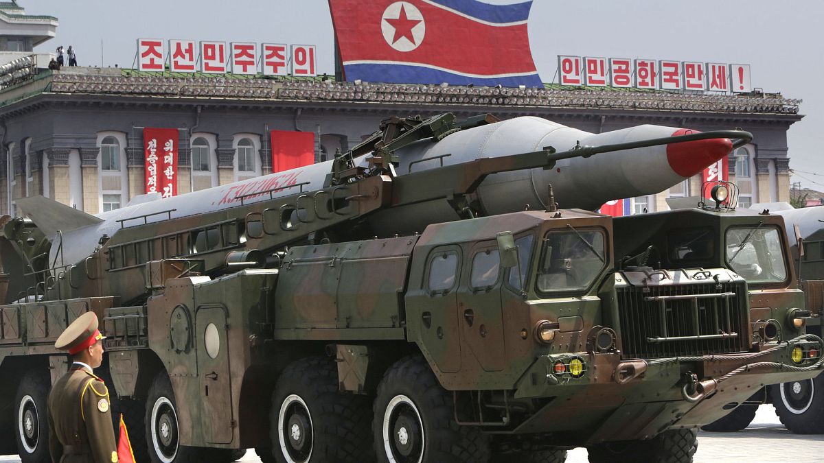 'K.Kore ABD'yi vurabilecek nükleer silah üretmeye devam ediyor'