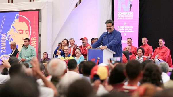 Maduro aclamado após apagão Maduro aclamado após apagão