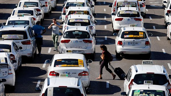 Táxis bloquearam o Passeo de la Catellana, em Madrid Táxis bloquearam o Passeo de la Catellana, em Madrid