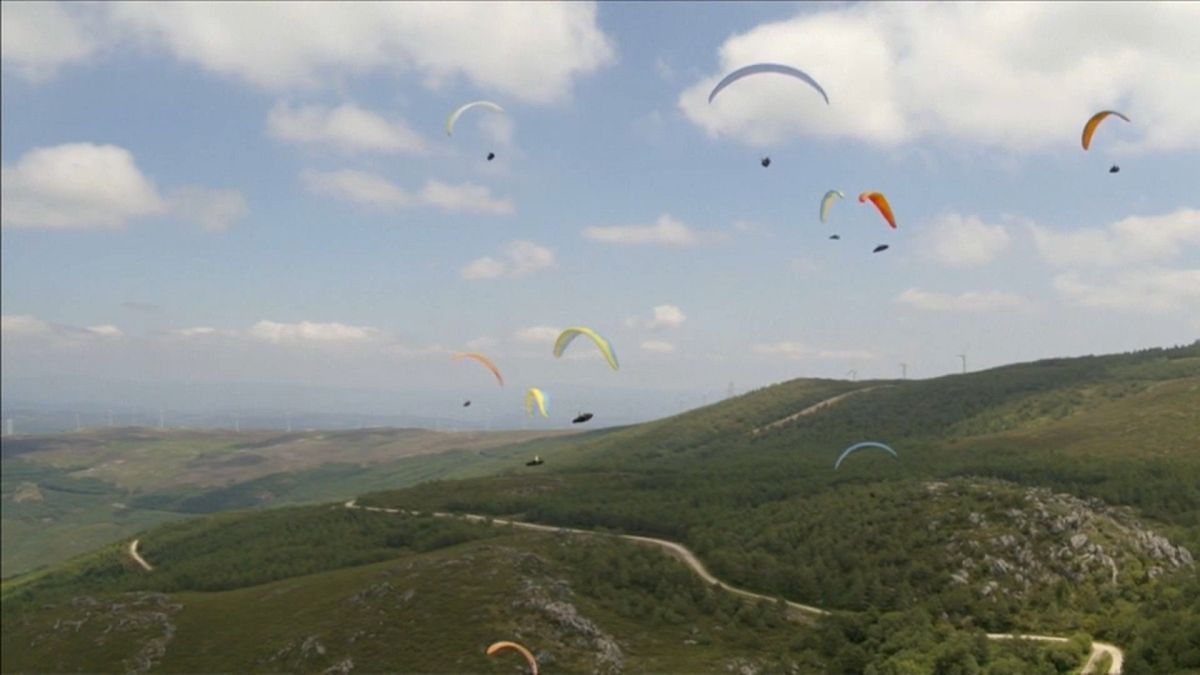 Paragliders fill the skies above Portugal to crown new European Champions