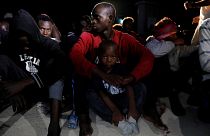 EU-Schiff bringt Flüchtlinge nach Libyen