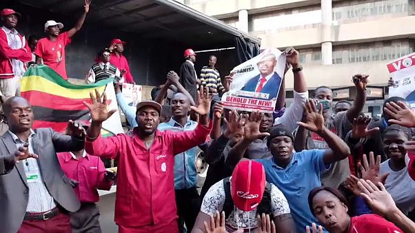 Zimbabué (des)espera pelos resultados das presidenciais Zimbabué (des)espera pelos resultados das presidenciais