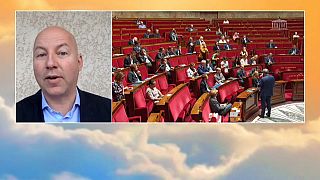 Stefan De Vries on screen with pictures from the French Parliament