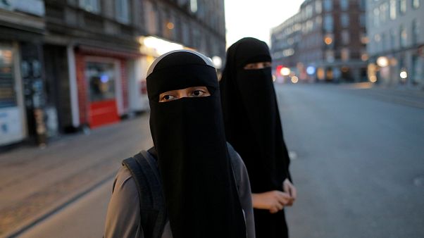 Usar o véu integral passa a dar multa na Dinamarca Usar o véu integral passa a dar multa na Dinamarca