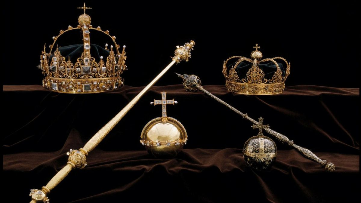 The stolen items belong to the Swedish crown jewels collection