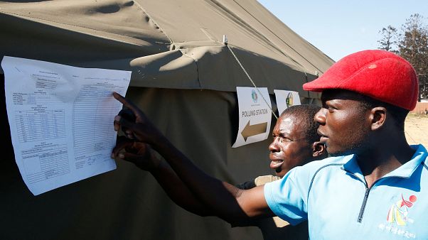 Partido do poder no Zimbabué conquista maioria de dois terços no Parlamento Partido do poder no Zimbabué conquista maioria de dois terços no Parlamento