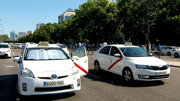 Los taxistas cesan los paros en las principales ciudades españolas Los taxistas cesan los paros en las principales ciudades españolas