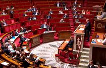 França aprova projeto de lei que dificulta imigração ilegal