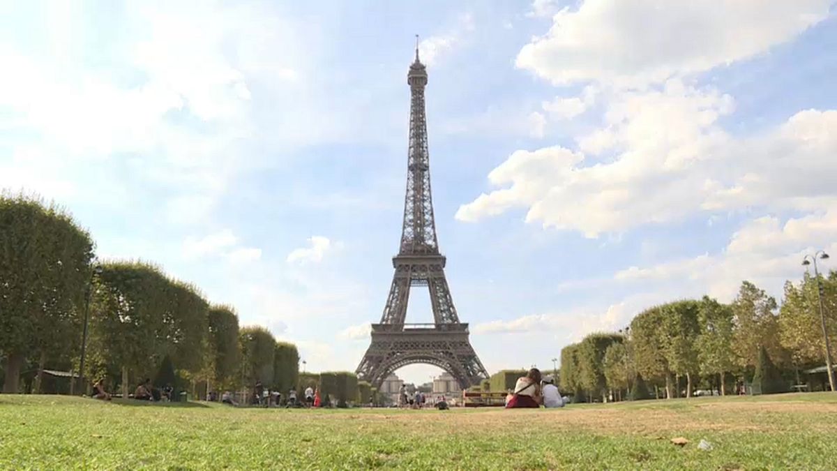 فيديو: إضراب يتسبب في إغلاق برج إيفل في باريس 